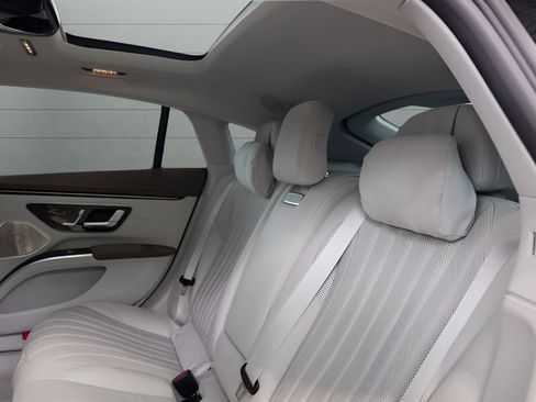 Used 2022 Mercedes-Benz EQS 580 4MATIC Sedan w/ Pinnacle Trim Package image 62