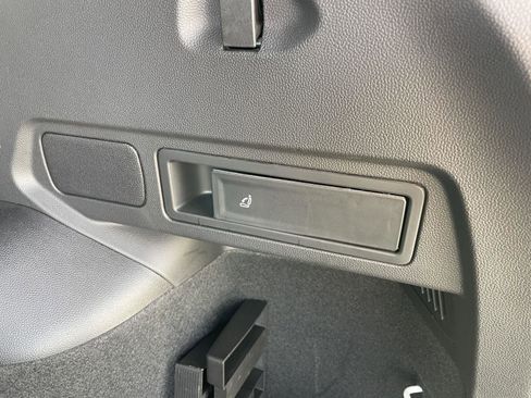 Used 2024 Volkswagen Tiguan SE R-Line image 41