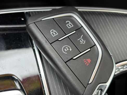 Certified 2024 Cadillac Lyriq Luxury AWD/4WD image 31