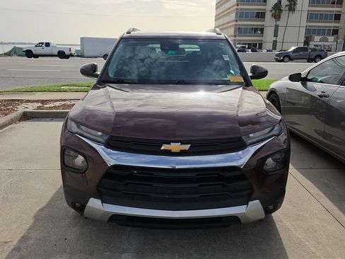 Used 2022 Chevrolet TrailBlazer LT w/ Convenience Package FWD image 2