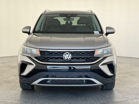 Used 2023 Volkswagen Taos SE w/ Panoramic Sunroof Package FWD image 10