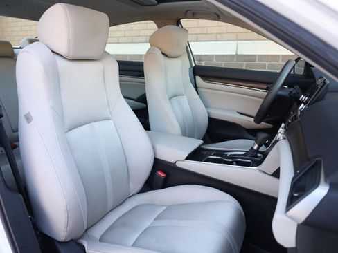 Used 2018 Honda Accord EX image 28
