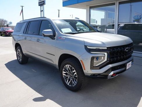 Used 2025 Chevrolet Suburban Z71 AWD/4WD image 36