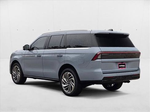 New 2025 Lincoln Navigator Reserve image 7