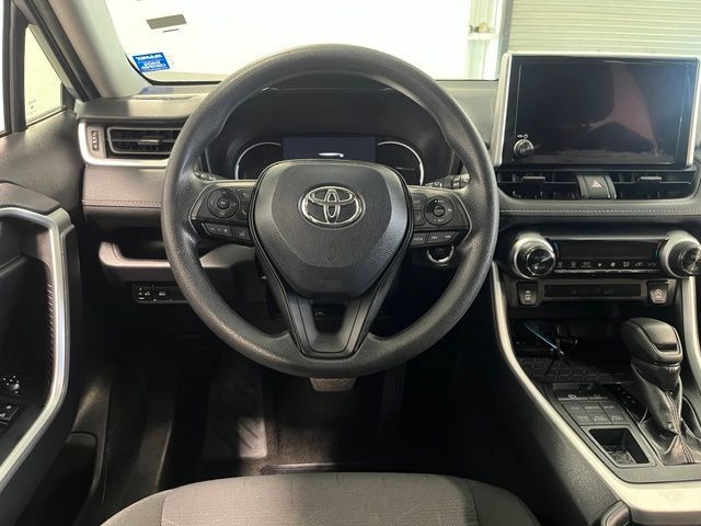 Used 2025 Toyota RAV4 XLE AWD/4WD image 23