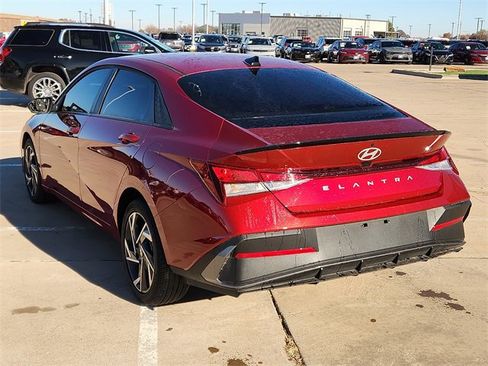 Used 2025 Hyundai Elantra Sport image 3