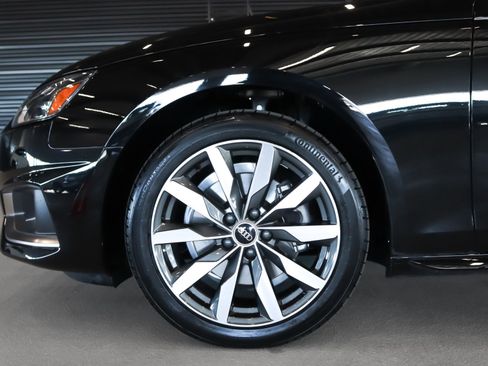 Used 2023 Audi A4 2.0T Premium w/ Convenience Package image 5