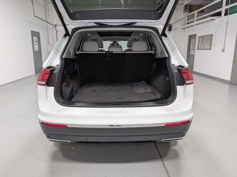Used 2020 Volkswagen Tiguan SEL image 40