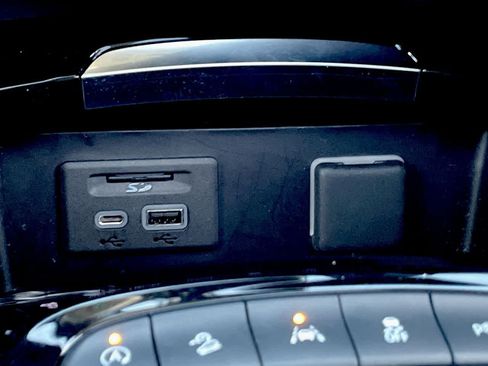 Used 2023 Buick Envision Avenir image 27