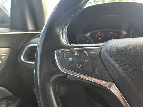 Used 2019 Chevrolet Equinox LT w/ Sun & Navigation Package FWD image 25