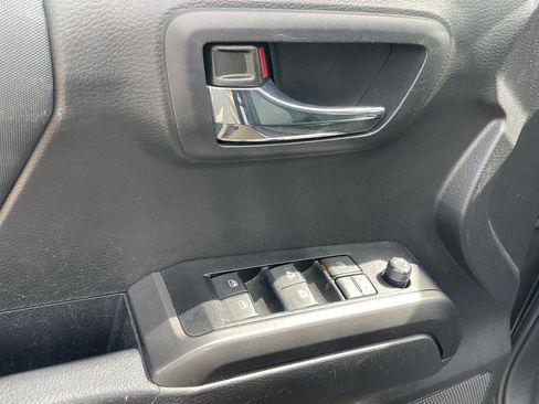 Used 2023 Toyota Tacoma TRD Off-Road image 7