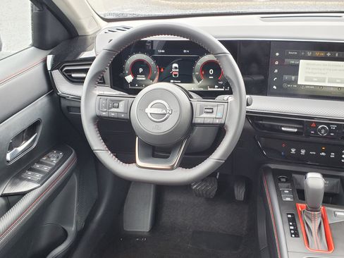 Used 2025 Nissan Kicks SR AWD/4WD image 8