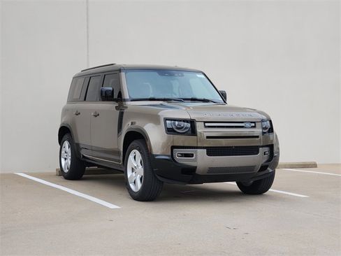 Used 2025 Land Rover Defender 110 X-Dynamic SE image 3