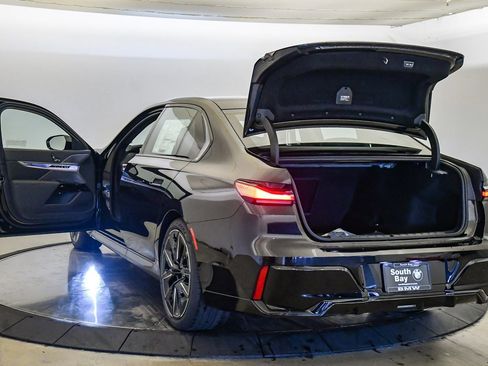 New 2026 BMW 740i w/ Premium Package image 34