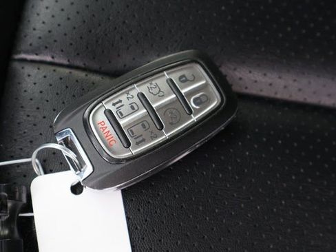 Used 2024 Chrysler Pacifica Touring-L image 37