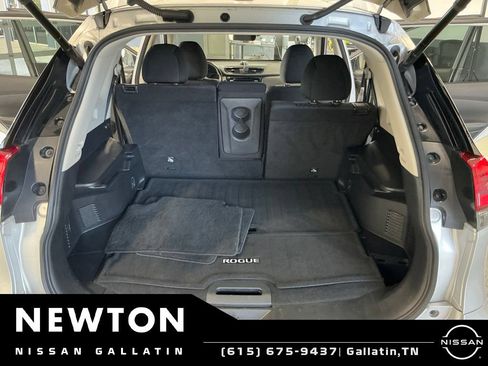 Used 2020 Nissan Rogue SV FWD image 17