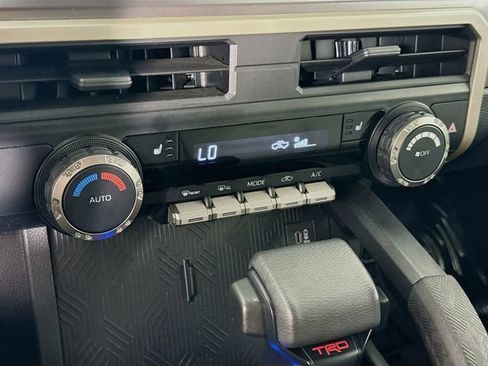 Certified 2024 Toyota Tacoma TRD Off-Road AWD/4WD image 17