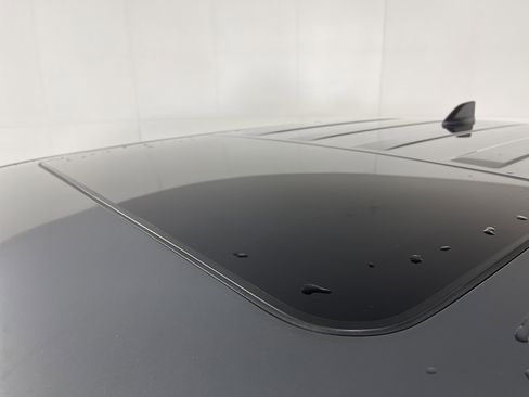 Used 2025 Nissan Frontier SL w/ Graphics Package image 6