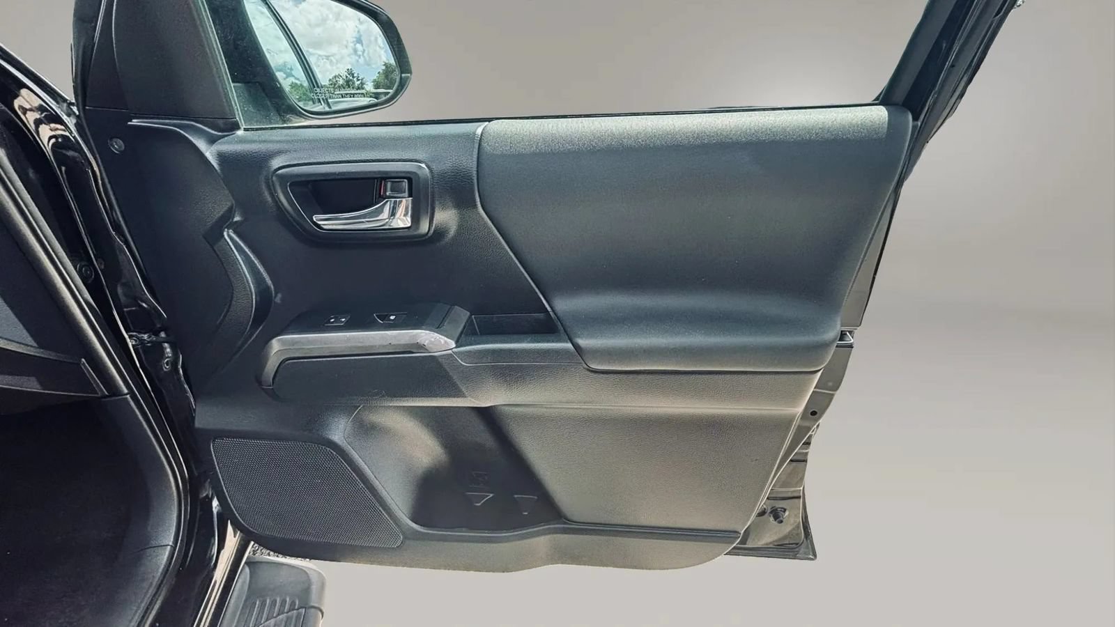 Used 2018 Toyota Tacoma TRD Sport RWD image 14