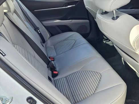 Used 2022 Toyota Camry SE FWD image 18