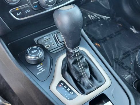 Used 2015 Jeep Cherokee Limited AWD/4WD image 27