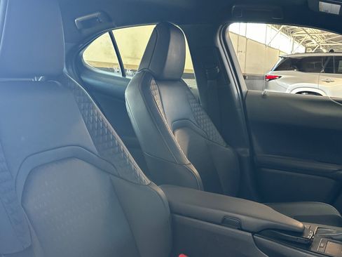 Used 2022 Lexus UX 200 w/ Accessory Package (Z2) FWD image 32