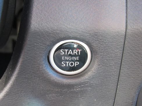 Used 2024 Nissan Frontier SV image 18