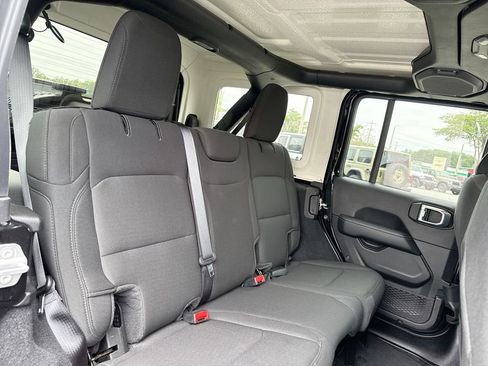 Used 2022 Jeep Wrangler Unlimited Sahara w/ LED Lighting Group AWD/4WD image 22