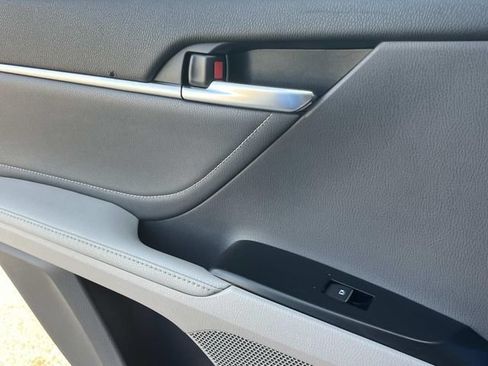 Used 2018 Toyota Camry XSE FWD image 18