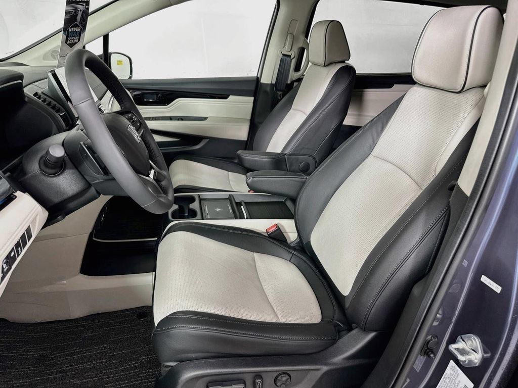 Used 2026 Honda Odyssey Elite image 8