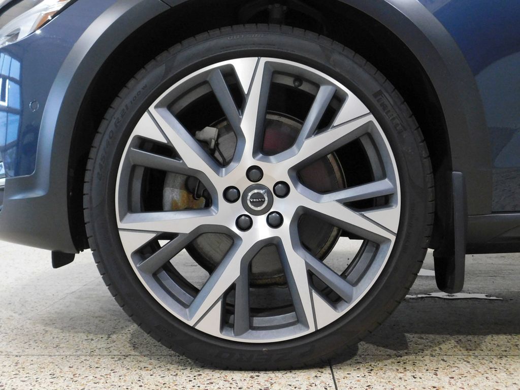 Used 2023 Volvo V90 B6 Cross Country Ultimate AWD/4WD image 18