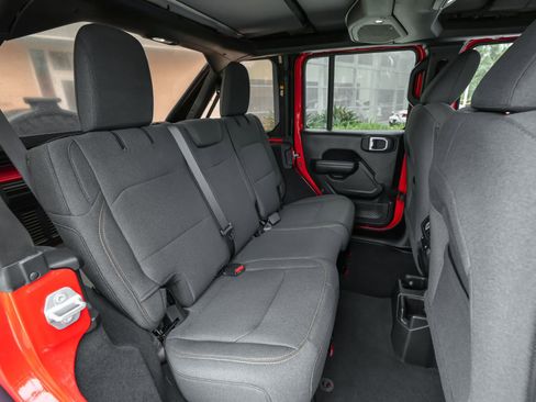 Used 2024 Jeep Wrangler Willys image 40