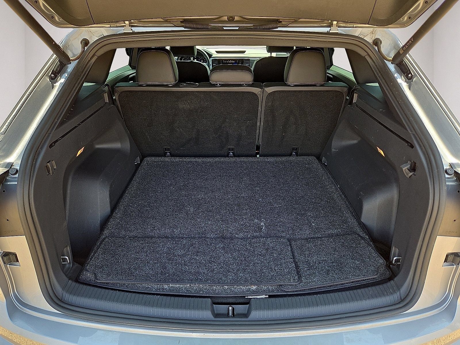 Used 2023 Volkswagen Atlas Cross Sport SE w/ Panoramic Sunroof Package FWD image 13