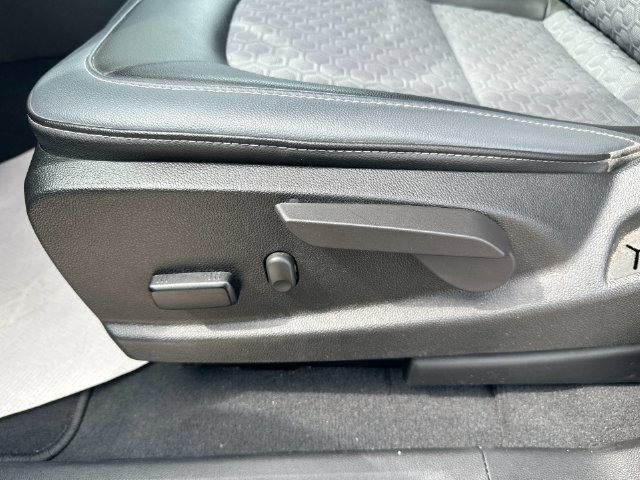 Used 2022 Chevrolet Colorado Z71 AWD/4WD image 45