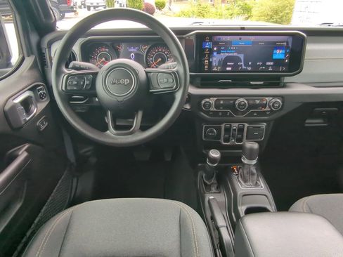 Used 2024 Jeep Gladiator Sport AWD/4WD image 14
