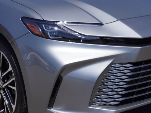 Used 2026 Toyota Camry XLE FWD image 3