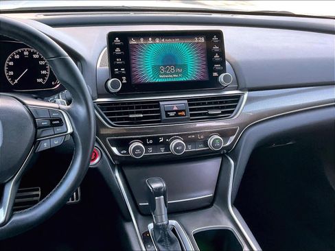 Used 2018 Honda Accord Sport image 9