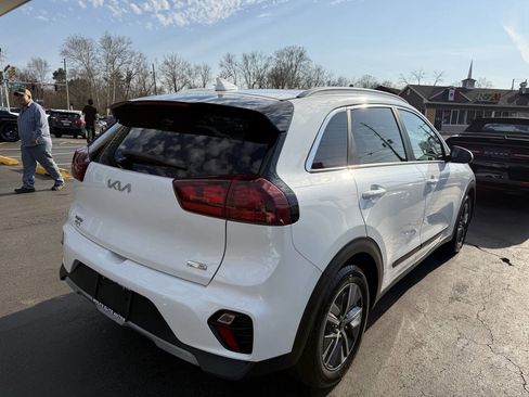 Used 2022 Kia Niro LXS image 8