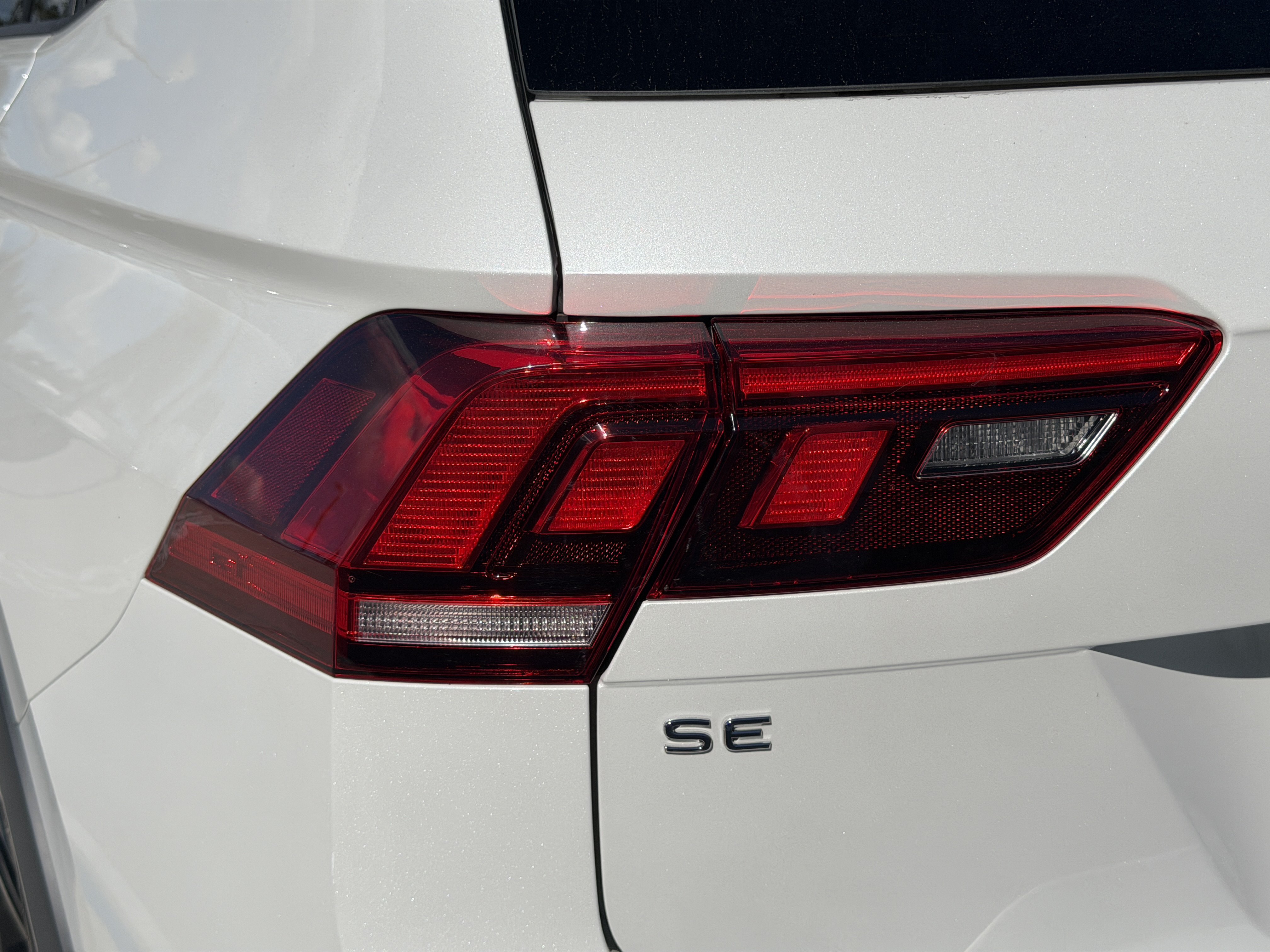 Certified 2023 Volkswagen Tiguan SE R-Line FWD image 10