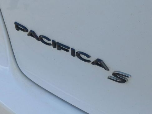 Used 2019 Chrysler Pacifica Limited w/ S Appearance Package image 15