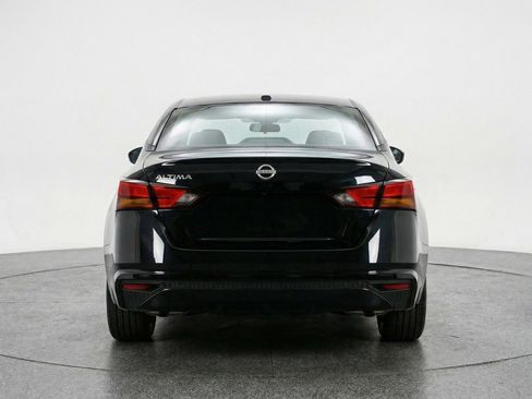 Used 2025 Nissan Altima 2.5 SV FWD image 7
