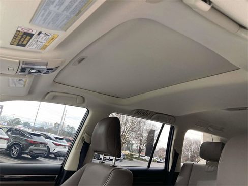 Used 2023 Lexus GX 460 Premium w/ Premium Package image 13