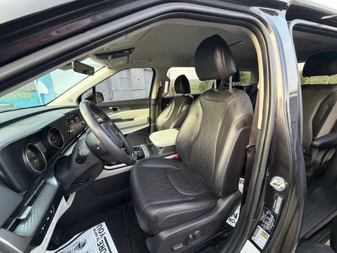 Used 2024 Kia Carnival LX FWD image 9