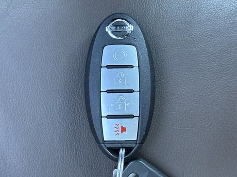 Used 2021 Nissan Titan Platinum Reserve w/ Moonroof Package AWD/4WD image 28