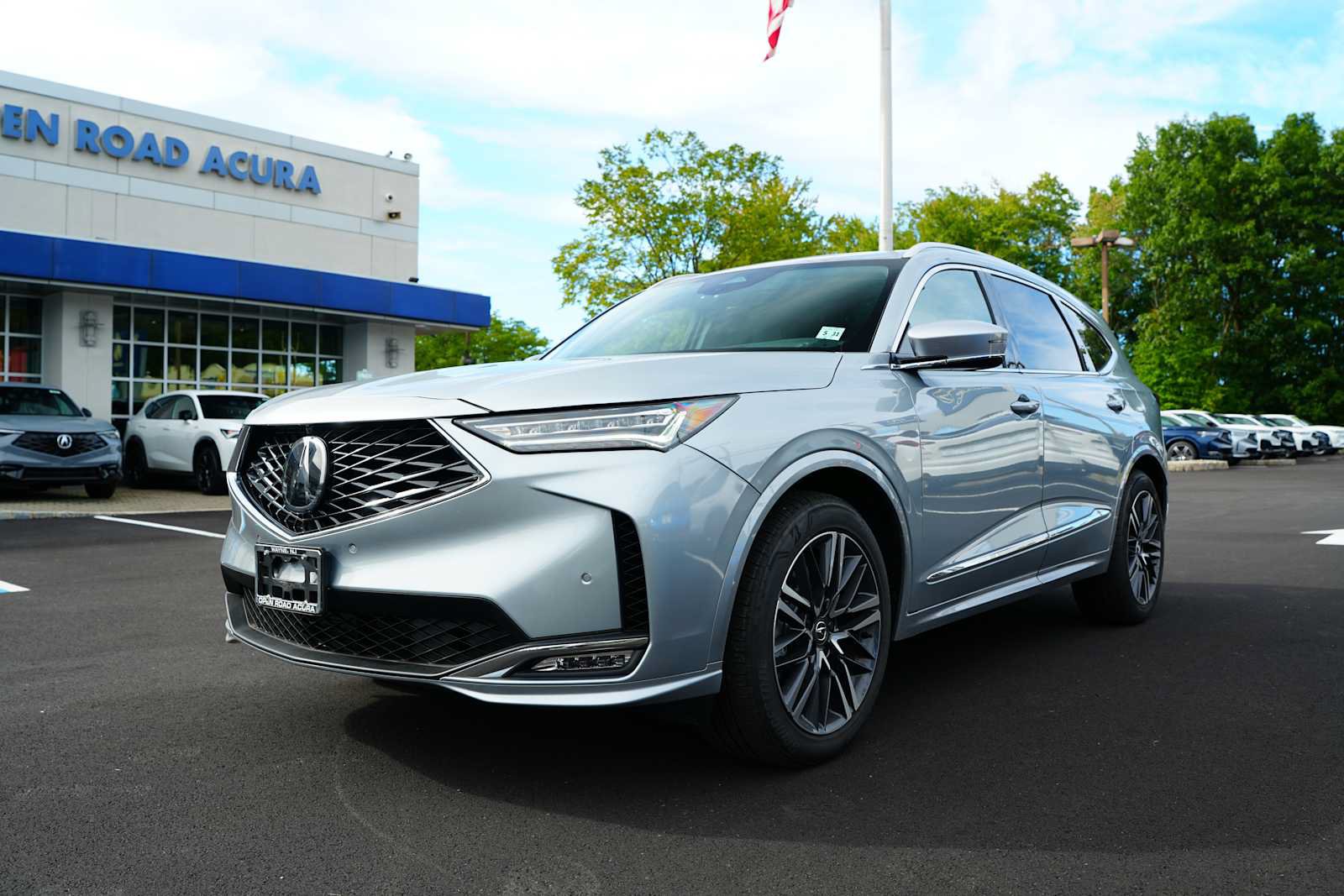 Certified 2026 Acura MDX w/ Advance Package AWD/4WD image 3