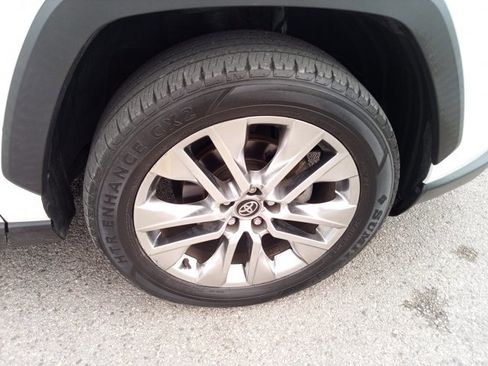 Used 2020 Toyota RAV4 XLE Premium image 10