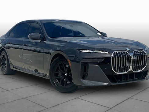 Used 2024 BMW 740i w/ Executive Package RWD image 2
