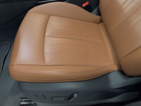 Used 2021 Audi e-tron Premium w/ Convenience Plus Package image 16