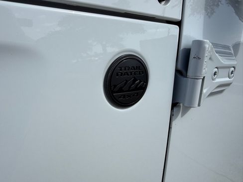 Used 2025 Jeep Gladiator Sport AWD/4WD image 13
