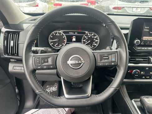 Used 2024 Nissan Pathfinder SV image 41